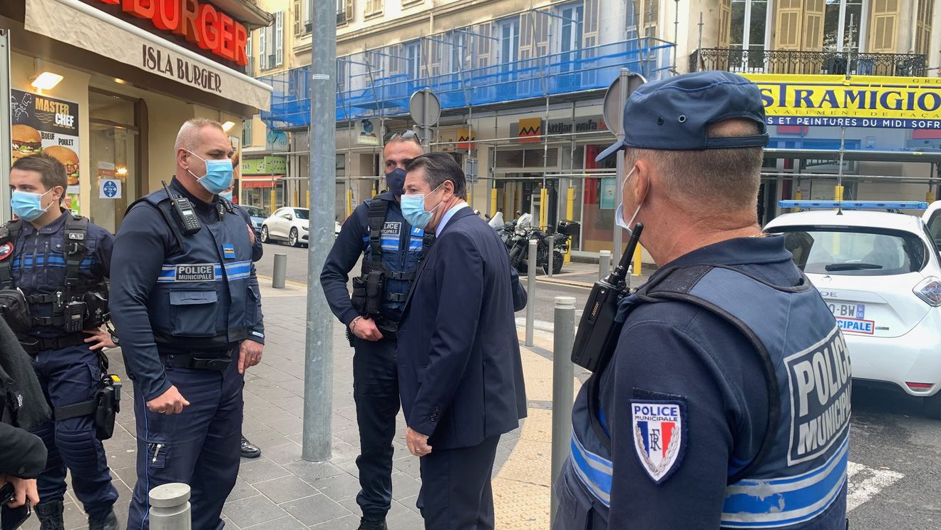 Suspectul pentru atacul din faţa unei sinagogi este un algerian aflat legal în Franţa