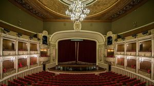O reinterpretare a celebrei capodopere a lui Verdi „La Traviata”, la Opera Naţională Bucureşti / Intrarea este liberă, iar spectacolul se desfășoară luni