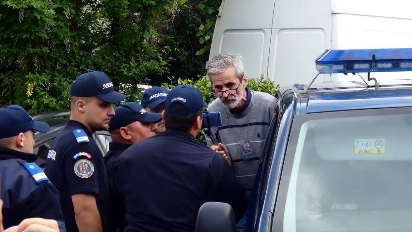 Corespondentul Rezistența TV a fost amendat cu o mie de lei de jandarmi pentru că filma mitingul anti-Dragnea de la Topoloveni, eveniment la care au fost reținuți toți protestatarii