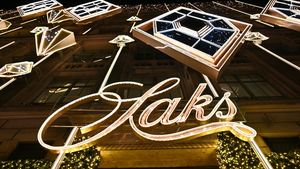 Saks Global, aproape de un plan de finanțare de 1,75 miliarde de dolari înaintea intrării în faliment