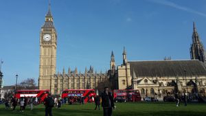 Activişti ecologişti au vandalizat mormântul lui Darwin din Westminster