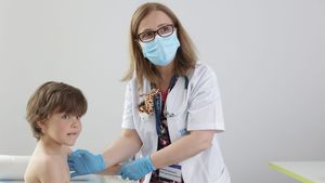 De ce sunt mai frecvente urticariile vara? Medic pediatru: “Soarele, insectele și anumite alimente, printre factorii declanşatori”