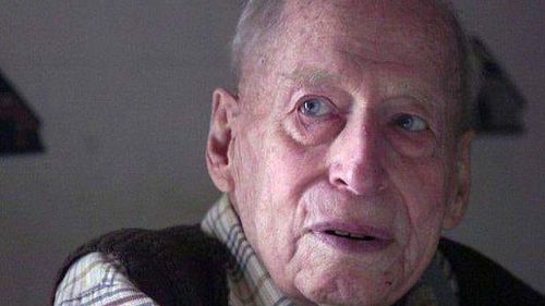 Un fost membru al trupelor naziste SS, în vârstă de 96 de ani, a fost inculpat pentru incitare la ură, după ce a spus că zecile de civili francezi masacrați de unitatea sa în 1944 sunt responsabili pentru propria moarte