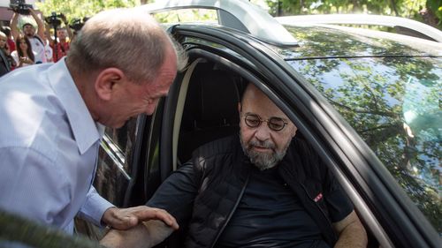 Cristian Popescu Piedone le-a majorat cu 5% salariile angajaților din Primăria Sectorului 5 după ce a forțat un vot în Consiliul Local la o nouă organigramă/grilă de salarizare deși precedenta era suspendată de instanță