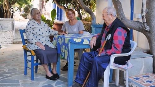 VIDEO Secretul longevității: zero stres, multe petreceri și viață sexuală / Cazul insulei grecești Icaria
