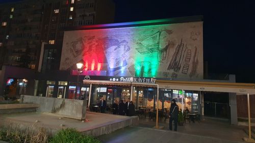 Clădiri din Miercurea-Ciuc au fost iluminate în culorile drapelului Ungariei, cu ocazia comemorării Revoluţiei Ungare din 1956
