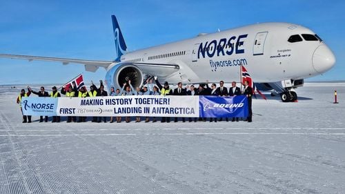 VIDEO Premieră în aviație: Un Boeing 787 Dreamliner aterizează pe o pistă de gheață din Antarctica