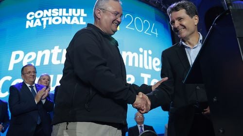 Nicuşor Dan: Eu sper ca partidele de dreapta, plus UDMR, să poată să formeze o majoritate / Faptul că partidele mai mici nu au reuşit să fie prinse în nişte alianţe este un eşec al dreptei