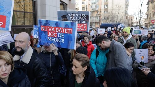 Medici de familie protestează la Casa de Sănătate. Ei reclamă scăderea veniturilor din cauza unei decizii guvernamentale