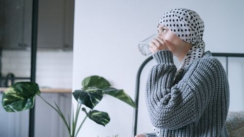 Noi medicamente pentru cancer, compensate în România / Pe listă se află și primul tratament rambursat pentru melanomul uveal, o formă rară și agresivă de cancer