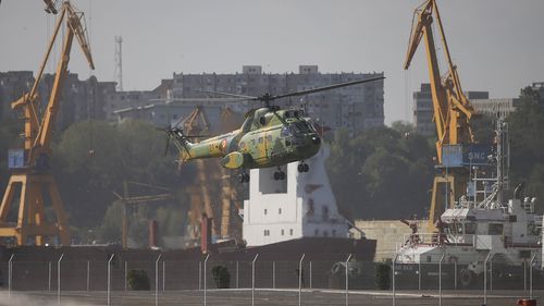 Ministrul Transporturilor: Portul Constanţa îşi consolidează poziţia de hub logistic regional prin finalizarea extinderii drumului adiacent digului de sud şi demararea reparaţiilor capitale la pasajul superior de la Molurile 3, 4 şi 5