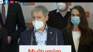 VIDEO Cioloș: Românii nu au dat un mandat clar niciunui partid să formeze singur guvernul. Va fi nevoie de o coaliție. USRPLUS va negocia intrarea la guvernare, dar nu va negocia cu PSD