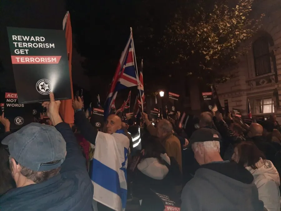 demonstartie downing street antisemitism londra