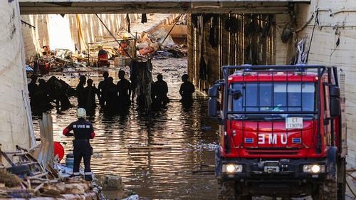 7 români dintre cei 16 dați dispăruți în urma inundațiilor din Spania se află în siguranță, anunță MAE