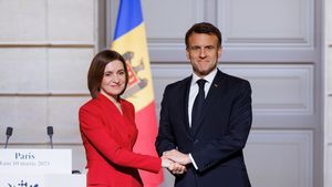 Emmanuel Macron anunță restaurarea a două clădiri istorice din Chișinău / Una a fost renovată „prost” în 2006 / ”Am constatat că tencuiala după trei luni de zile a început să cadă”