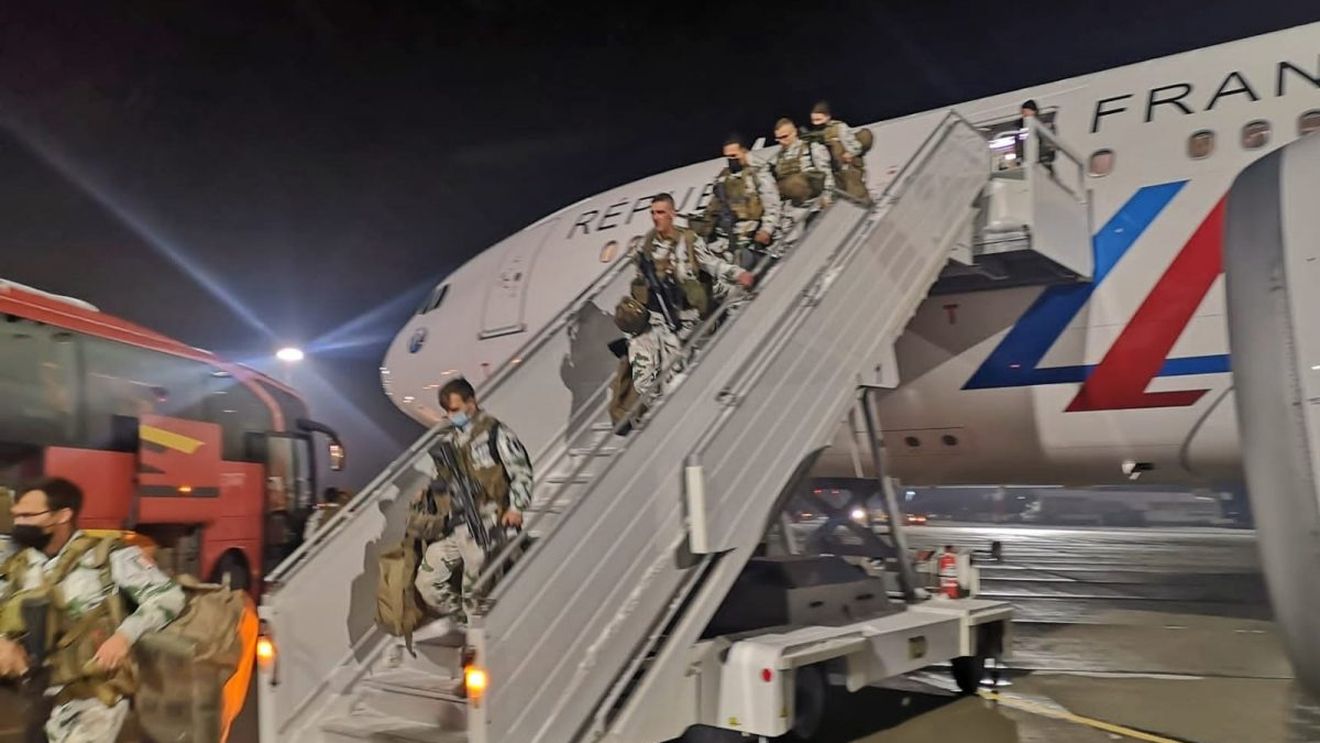 Ambasada Franței, după ce presa franceză a criticat condițiile de la baza militară Cincu: Construcţia noilor instalaţii şi infrastructuri NATO în această bază a impus condiţii de viaţă rudimentare militarilor francezi, însă aceste lucrări sunt în curs de finalizare