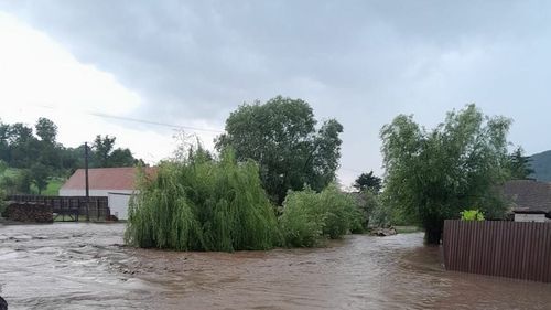 Râuri din județele Maramureş, Satu Mare şi Bistriţa-Năsăud se menţin peste cotele de inundaţie, în timp ce alte 27 de cursuri de apă, aferente unui număr de şase judeţe, se situează peste Cotele de atenţie