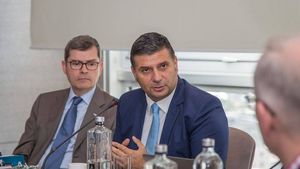 Ministrul comunicațiilor, reacție la documentarul critic realizat de postul național german de radio despre PSD și Dragnea: Sugerez postului de radio național din România să documenteze un reportaj despre augmentarea fenomenului de extremism în Germania