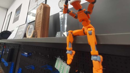 Rectorul Universității Politehnica Timișoara: ”România are nevoie de o strategie națională pentru robotică și roboți umanoizi”. ”Europa tratează deja robotica, dronele și sistemele autonome ca domenii strategice”