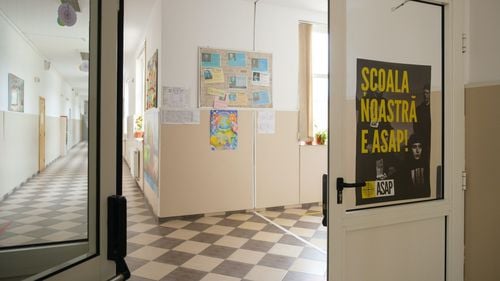 VIDEO Un ghid pentru colectarea selectivă, pentru școli/ Sondaj pe 257 de școli: două din cinci au pubele de colectare în exterior, o parte au și coșuri mai mici în interior