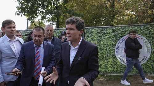 Nicușor Dan, după ce primarul Băluță a anunțat că retrage muncitorii de pe șantierul din Piața Unirii: Gardurile trebuie ridicate din teren care este proprietatea municipiului București. Vom continua toate demersurile pentru ca documentele care atestă dreptul de proprietate să fie fără echivoc