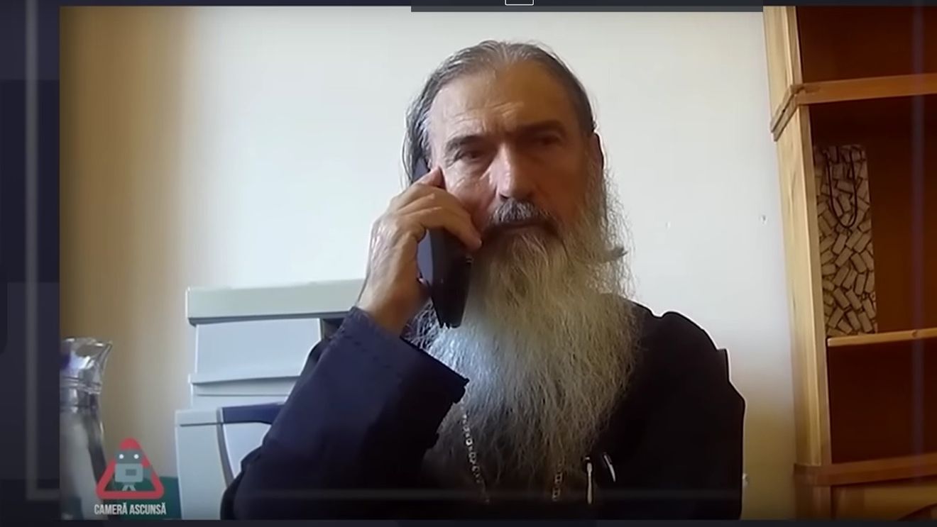Teodosie: ”Boala este urmare a păcatului” / Reacția lui Vasile Bănescu: ”Ignoranţa e urmarea «păcatului prostiei»”