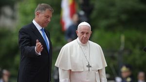 Papa Francisc, cuvinte emoționante despre milioanele de români plecați în străinătate: ”Aduc un omagiu sacrificiului fiilor și fiicelor României care, prin cultura lor, îmbogățesc țările în care au emigrat și își ajută familiile rămase acasă în țară”