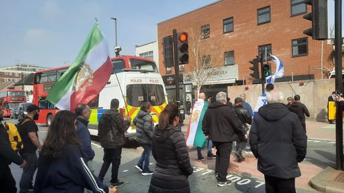 Trei noi arestări în cazul atacului antisemit asupra unor ambulanțe de la Londra