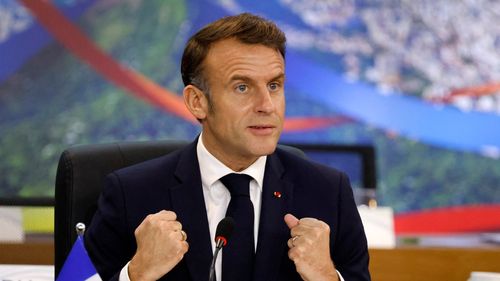 Emmanuel Macron îndeamnă Europa să respingă „vasalizarea fericită” față de Statele Unite