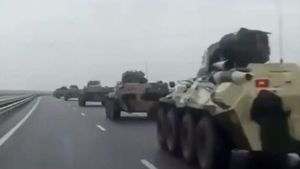 Oficial american: Comandanții ruși, frustrați de avansarea lentă în Ucraina/ Imagini cu un tanc rămas fără combustibil pe autostradă