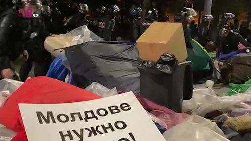 VIDEO Poliția a intervenit pentru a elibera bulevardul principal din Chișinău, ocupat de protestatarii Partidului Șor