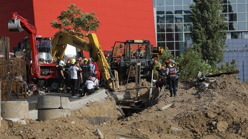 Garda de Mediu a amendat cu 95.000 de lei Primăria Sectorului 3 şi firma Algorithm pentru nereguli privind şantierul unde au murit 2 muncitori / Şi Inspectoratul de Stat în Construcţii va aplica sancţiuni