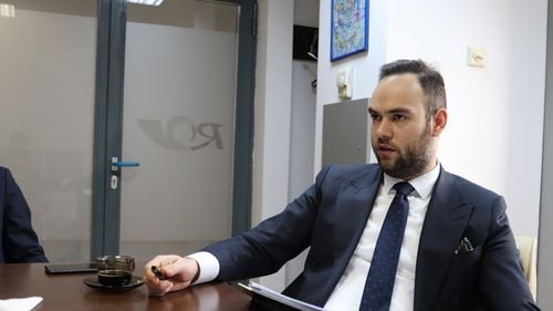 VIDEO Discurs halucinant al liberalului Horia Grigorescu, fost șef al Poștei, despre politizarea companiei de stat: ”Când am pătruns în companie, era profund roșie. Vă spun cu mândrie că azi vorbim de o companie care gândește, vibrează și respiră liberal”