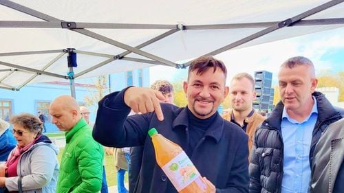 Partidul extremist AUR l-a ales șeful organizației județene Hunedoara pe deputatul Tiberiu Barstan, participant la asaltul asupra Biroului Electoral Central din martie. El și-a trecut în CV doar un liceu auto