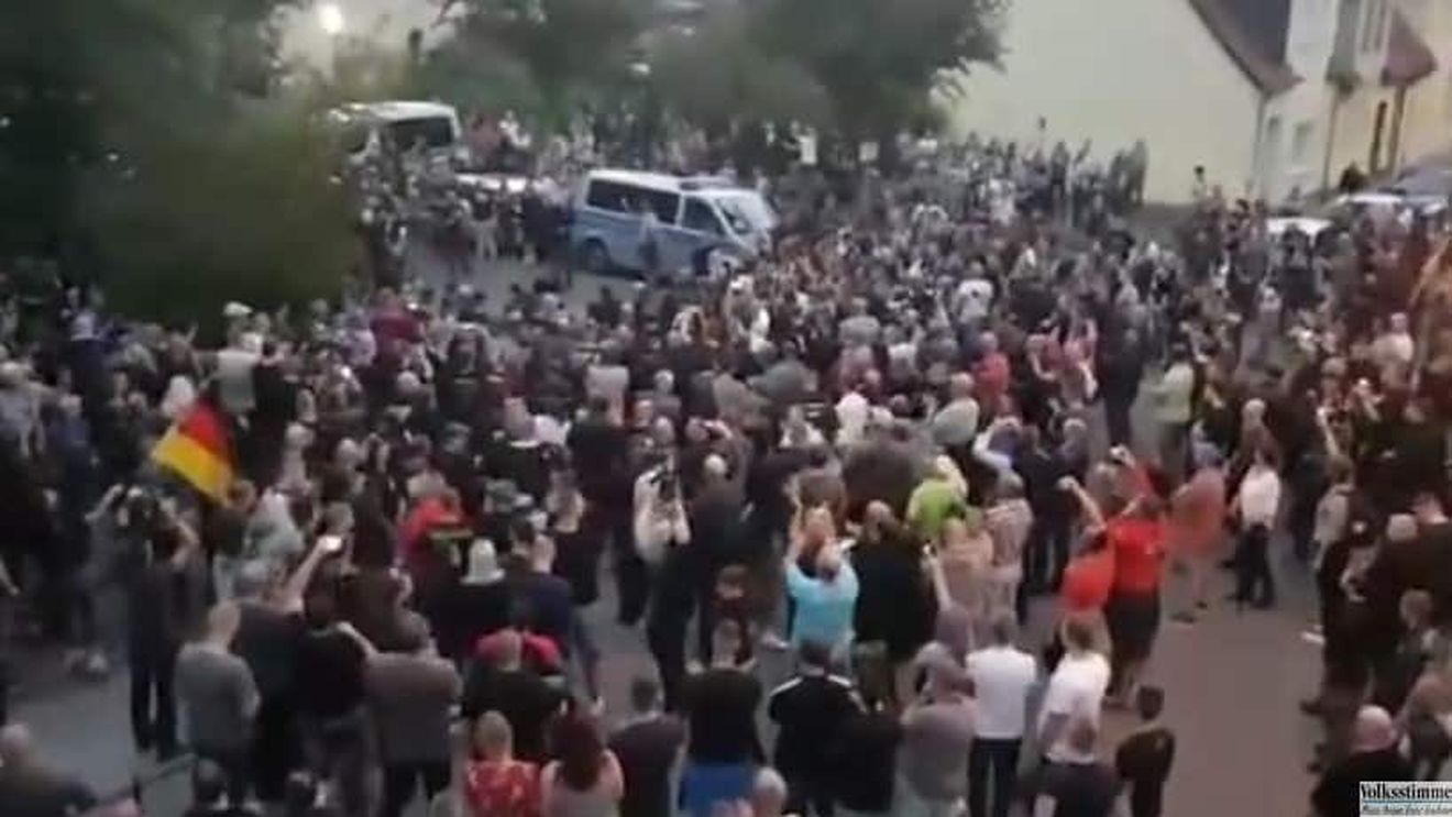 VIDEO Se înmulțesc mitingurile anti-migranți în Germania. După Chemnitz, extrema dreaptă germană exploatează un nou fapt divers la Köthen