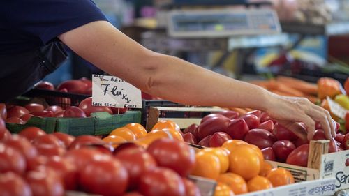 O nouă încercare de imixtiune a guvernului în afacerile private: Ministrul Agriculturii anunţă un proiect legislativ care prevede ca produsele agroalimentare procesate în România să aibă un adaos comercial limitat până în 20%