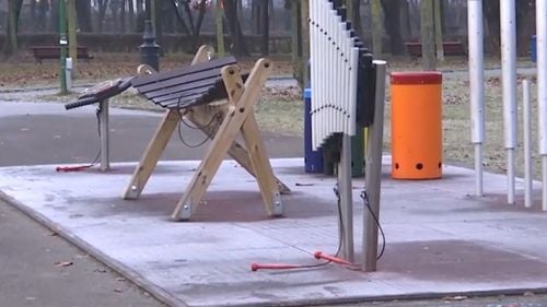 Grădinile muzicale din Brașov, prădate de hoți, nu mai pot fi utilizate / Clopotele tubulare, tobele mari şi mici și xilofoanele au fost proiectate să fie folosite în orice anotimp