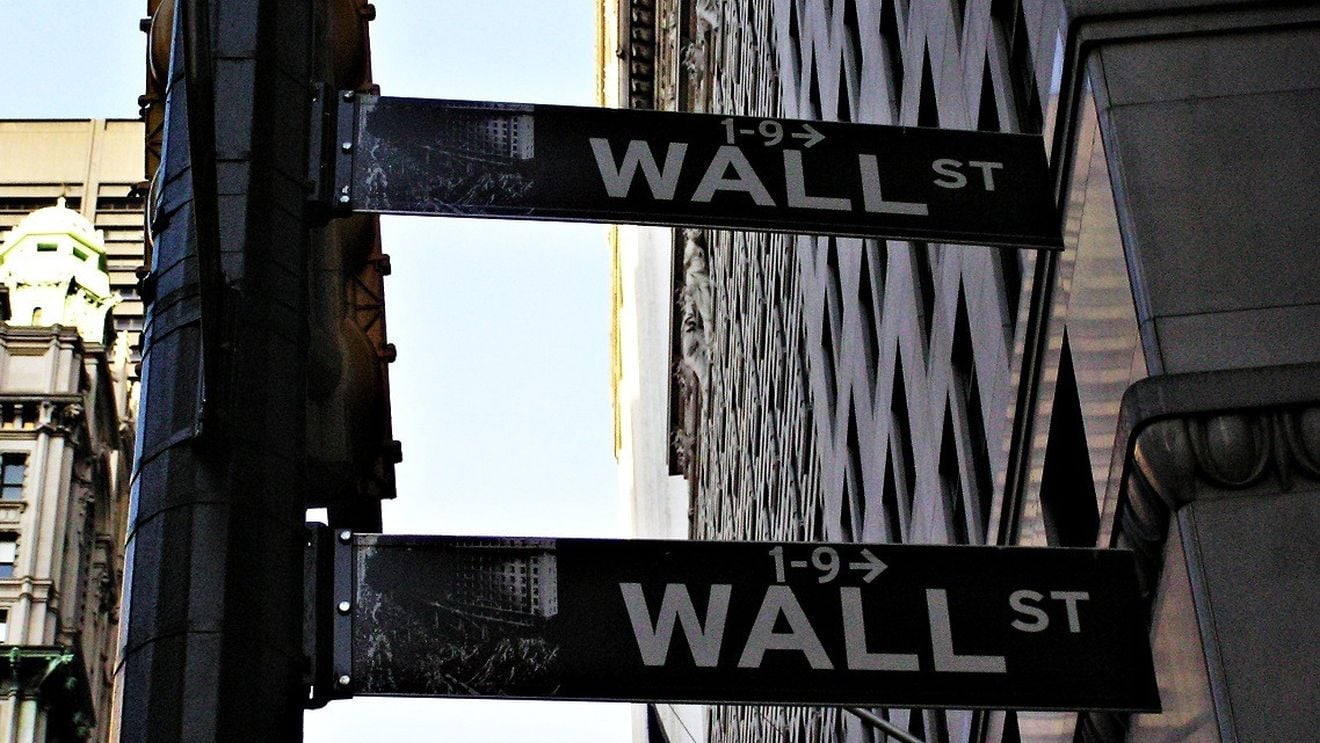 Acțiunile de pe Wall Street scad pe măsură ce tensiunea dintre Rusia și Ucraina crește