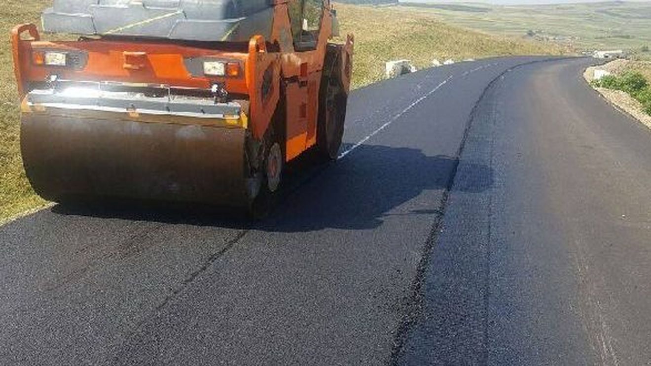 Consiliul Concurenţei: Trebuie găsite soluţii pentru a sprijini producţia internă de bitum / România este un importator net de bitum, peste 80% din cererea locală fiind acoperită din import