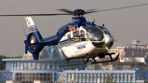 Un elicopter albastru „vânează” șoferii ieșeni care circulă neregulamentar / ”În fiecare zi dau amenzi pentru viteză și depășiri neregulamentare” / ”Nu știm planul de zbor sau perioada șederii aparatului de zbor la noi”