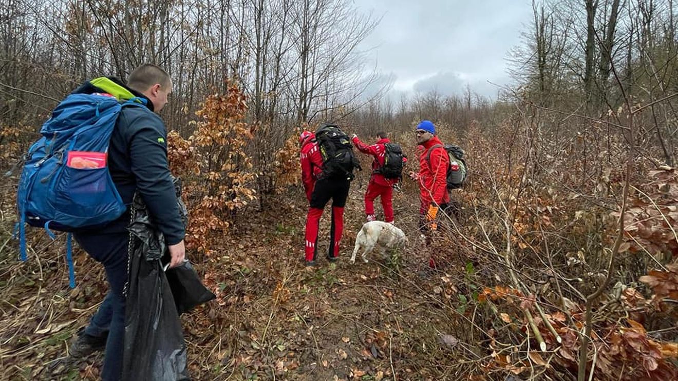 Doi turişti care s-au rătăciți pe munte în Maramureș, după ce au ieşit de pe traseul marcat, au fost găsiţi teferi. Alți trei cetăţeni ucraineni au fost găsiți de un cioban