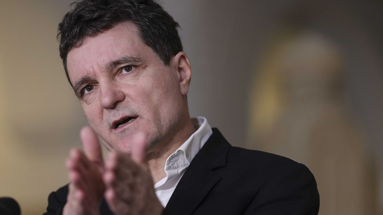 BREAKING / DOCUMENT Autoritatea Electorală Permanentă a sesizat Parchetul General în legătură cu campania lui Nicușor Dan. El e acuzat că a lipit colante pe o clădire în afara perioadei legale, că a primit donații prin Stripe și a folosit o dată mașina primăriei în campanie