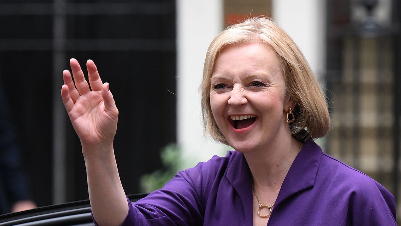 Ascensiunea și prăbușirea fulgerătoare a lui Liz Truss sau ce se întâmplă când nu ai legitimitate și confunzi națiunea cu propriul partid