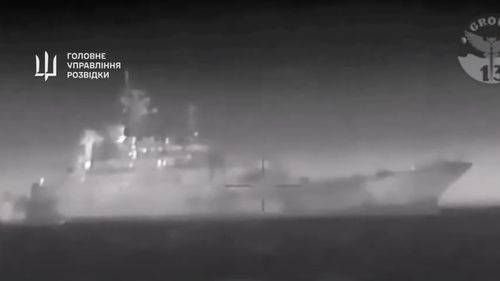 VIDEO Momentul în care nava de desant "Cezar Kunikov" este lovită de dronele navale ucrainene Magura V5