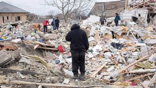 Anchetă Kiev Independent: Armata rusă a ucis trei tineri voluntari care hrăneau câinii dintr-un adăpost aflat într-o localitate bombardată