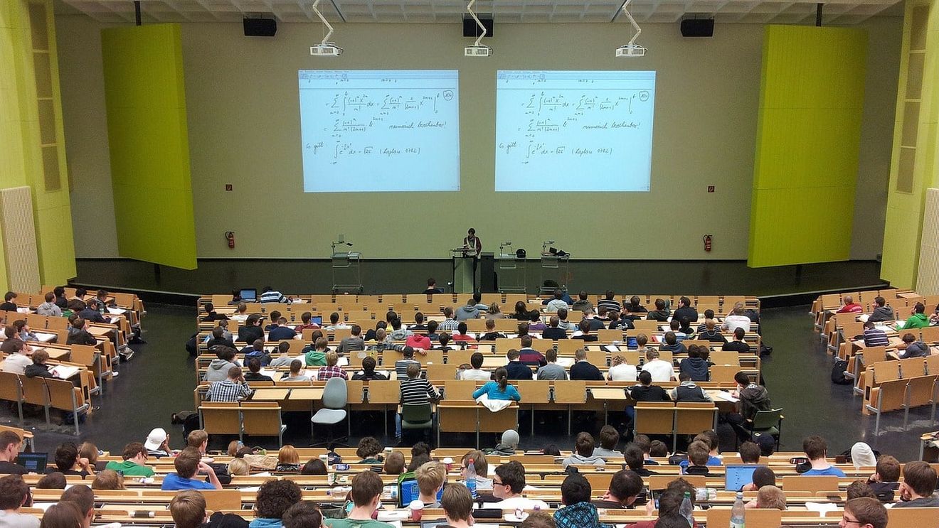 Simulare la Matematică și Istorie – Elevii de clasele a XI-a și a XII-a încep simularea de BAC 2019. Regulile testării și modele de subiecte grilă