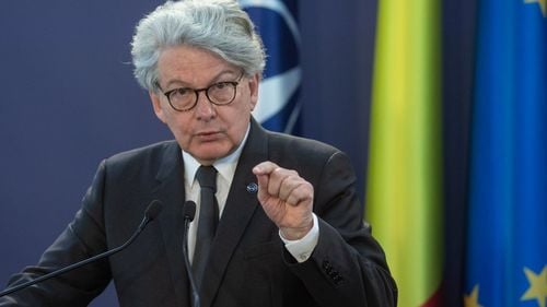 Comisarul pentru Piaţă Internă: UE a decis lansarea unei licitaţii de peste 1 miliard de euro, pentru achiziţia de echipamente militare/ Am identificat peste 15 companii din 11 ţări, printre care și România