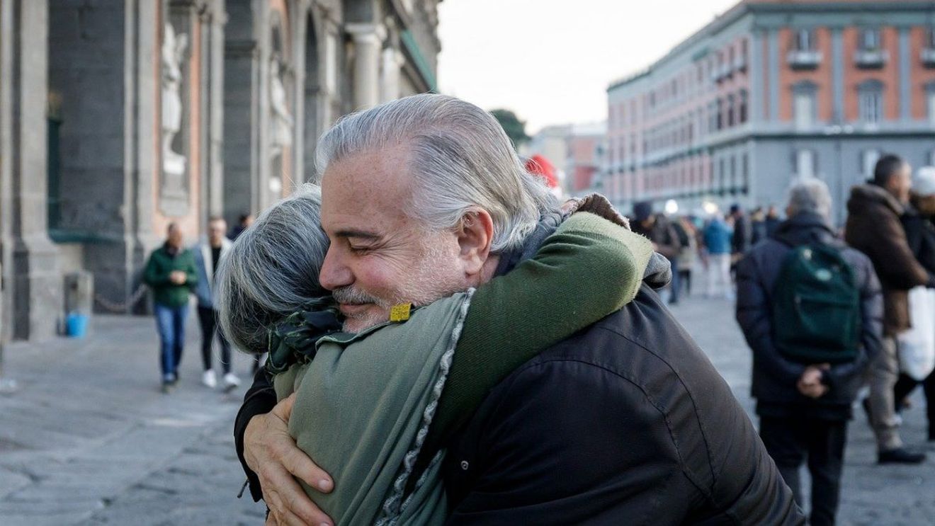 Aflată din nou în lockdown, Belgia a introdus ”partenerul de îmbrățișări”, pentru sănătatea mintală a populației. Ce este mai exact „knuffelcontact”