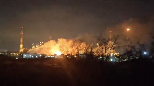 Ucraina a lansat un atac major cu drone și rachete asupra Rusiei / Unul dintre atacuri pare să fi vizat rafinăria de petrol din Saratov