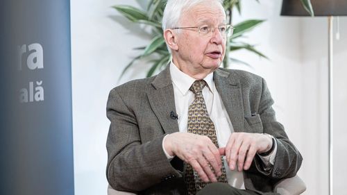 Laureatul Premiului Nobel pentru Chimie, Jean-Marie Lehn, a devenit, DHC al Universităţii de Vest / ”Chimia joacă un rol central în rândul ştiinţelor naturii şi în cunoaştere, prin importanţa sa economică şi prin prezenţa sa permanentă în viaţa noastră cotidiană”